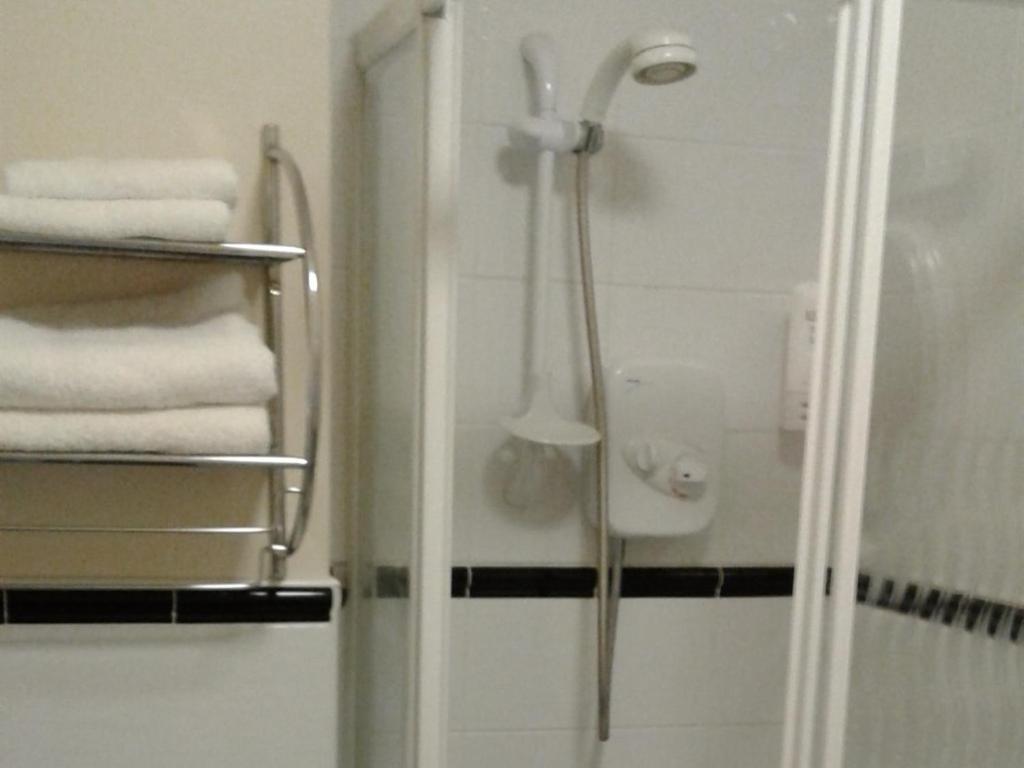 Clancys Of Glenfarne Hotel Room photo